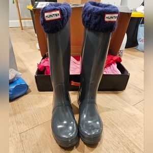 Hunter Original Tall Gloss Rain Boots Navy with Boot Socks and Boot Shine Bundle